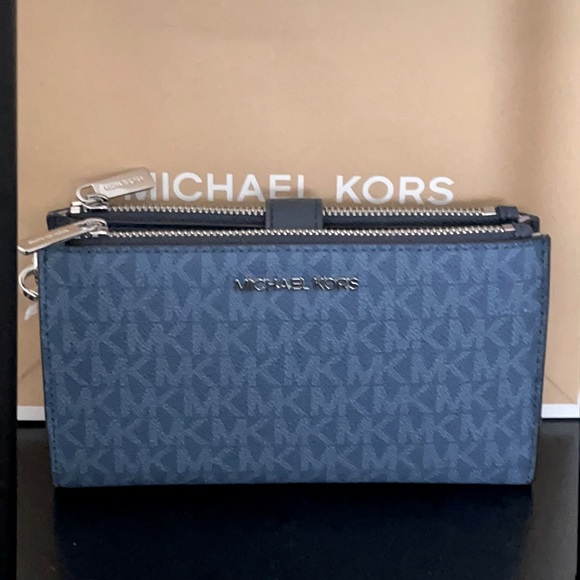 MICHAEL Michael Kors Handbags - NEW MK Jet Set Wallet